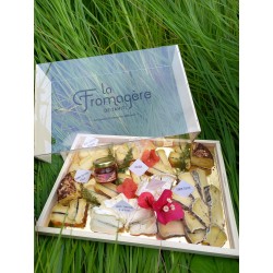 Plateau fromages Noël 2024 support bois pour 15 personnes - 1.3 kgs